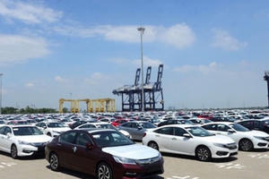 Nhập khẩu ô tô nguyên chiếc giảm mạnh