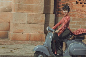 Hoa hậu Hằng Nguyễn chụp ảnh theo phong cách Trần Lệ Xuân