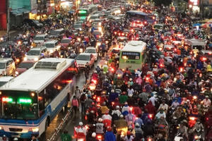 TP HCM: Đảm bảo trật tự ATGT, mỹ quan đô thị dịp Tết Dương lịch và Tết Nguyên đán Kỷ Hợi TP HCM: Đảm bảo trật tự ATGT, mỹ quan đô thị dịp Tết Dương lịch và Tết Nguyên đán Kỷ Hợi