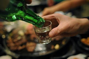 Thiệt mạng vì làm đổ rượu của bợm nhậu