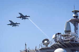 Triều Tiên thề sẽ tăng cường phòng thủ sau vụ Mỹ nã loạt tên lửa vào Syria Triều Tiên thề sẽ tăng cường phòng thủ sau vụ Mỹ nã loạt tên lửa vào Syria