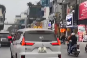 Làm rõ vụ ô tô gắn bảng đèn LED hiển thị nội dung xúc phạm lực lượng công an