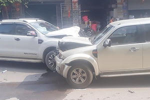 Tin mới nhất vụ 'đại gia' đâm vợ, đốt nhà, đấu đầu ô tô tình địch'