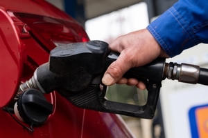 Giá xăng, dầu đồng loạt giảm nhẹ từ 15h hôm nay