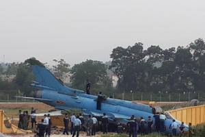 Máy bay quân sự gặp sự cố khi hạ cánh ở Yên Bái