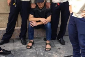 Rùa Hồ Gươm 15kg vừa bị câu trộm có phải hậu duệ của "cụ rùa"? Rùa Hồ Gươm 15kg vừa bị câu trộm có phải hậu duệ của "cụ rùa"?