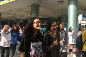 Thời tiết gay gắt nhưng đề thi khiến thí sinh "dễ thở" hơn