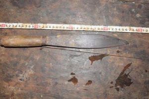 Đi ăn cưới về, cha dùng dao nhọn đâm thấu ngực con trai sau trận cãi vã