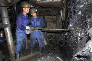 Trong nước tồn kho, nhập triệu tấn than Trung Quốc giá đắt?