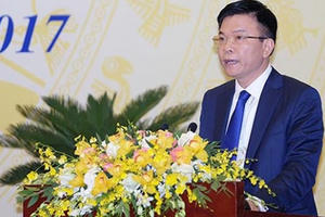 Bộ trưởng Lê Thành Long: Không để xảy ra tình trạng xin rút, hoãn hay nợ đọng văn bản