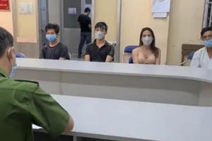 Chờ khách đi tắm, đối tượng giả gái bán dâm trộm tài sản rồi tẩu thoát