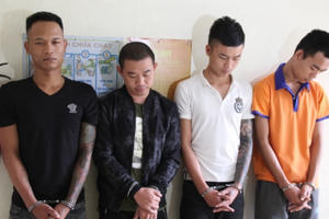 Nghệ An: Tóm gọn nhóm đối tượng dùng chất bẩn, thuốc diệt cỏ... ném vào nhà dân ép trả nợ