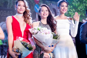 Hoa hậu Phạm Hương đến ủng hộ học trò An Nguy ra mắt phim