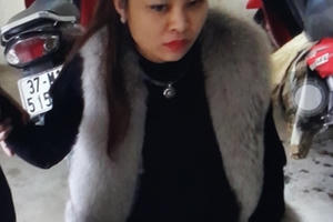 Bắt bà bầu giấu ma túy trong hộp bao cao su đi bán