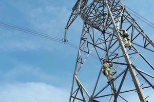 EVN đang nợ hơn 400 nghìn tỷ đồng EVN đang nợ hơn 400 nghìn tỷ đồng