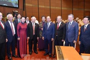 Kỳ họp đặc biệt tại Hội trường Diên Hồng