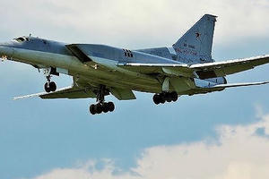 Nga công bố video thử nghiệm máy bay ném bom chiến lược đe dọa cả đội tàu sân bay Nga công bố video thử nghiệm máy bay ném bom chiến lược đe dọa cả đội tàu sân bay