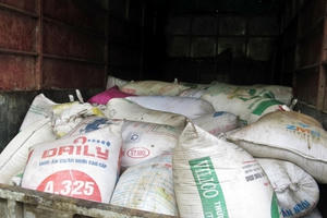 Hà Nội: Phát hiện 5 tấn mỡ hôi thối đang chuyển đi Hòa Bình tiêu thụ