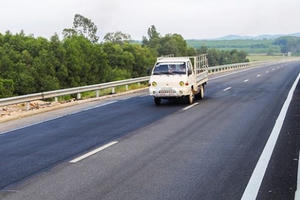 Cao tốc Đà Nẵng – Quảng Ngãi: Cào bóc hơn 5.500 m2 để sửa chữa 70 m2