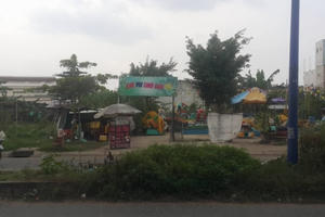 TP HCM: Khó xử lý, chính quyền đề nghị chủ đất hỗ trợ người vi phạm