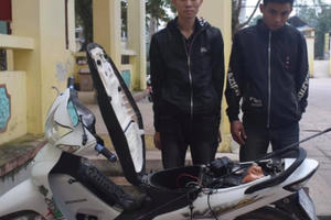 “Cẩu tặc” dùng ớt bột, roi điện chống trả khi bị truy bắt