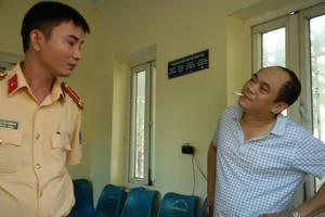 Thanh Hóa: Giám đốc có “thẻ” phóng viên, gây náo loạn trước trụ sở uỷ ban