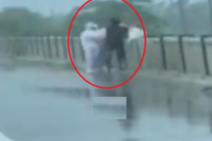 Video: Hoảng hồn cảnh thả thi thể người nhiễm Covid-19 xuống sông tại Ấn Độ