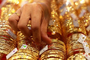Giá vàng hôm nay 5/12: Khép lại một tuần giảm giá
