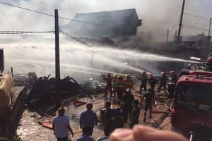Thanh Hóa: Dập tắt đám cháy tại nhà máy rác thải công nghiệp