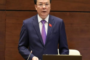 Bộ Trưởng Đinh Tiến Dũng liên tục bị “nhắc nhở” tại nghị trường