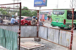 Xem xét khởi tố vụ người dân tử vong do rơi xuống hố ga