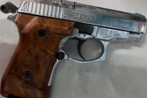 Bị bắt quả tang tàng trữ ma túy, nhóm đối tượng dùng súng chống trả quyết liệt