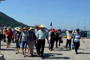 Biển động, hàng ngàn du khách mắc kẹt trên đảo Cù Lao Chàm