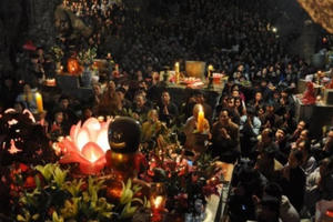 Thực hư chuyện hiếm muộn đến chùa cầu được con