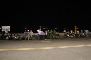 Thi thể hai con được phát hiện trên bãi biển, bố nhắn tin thú nhận tội ác rợn người