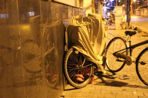 Hà Nội: Những mảnh đời sống cảnh đất là giường, trời là màn