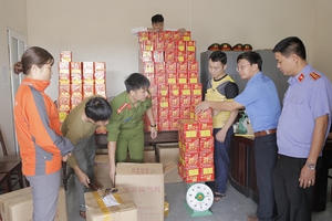 Mua hơn nửa tấn pháo để bán kiếm lời dịp tết Nguyên đán