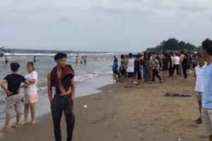 Ba em nhỏ bị đuối nước khi tắm biển tại Thanh Hóa
