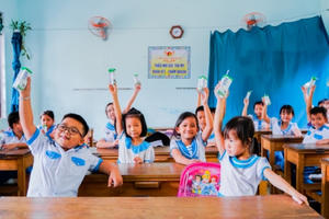 Sữa học đường Quảng Nam: Học sinh miền núi được uống sữa miễn phí