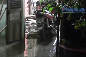 TP HCM: Triều cường kết hợp mưa lớn, nhiều khu vực ngập úng