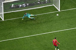 Tây Ban Nha 3-3 Bồ Đào Nha: “Siêu nhân” Ronaldo