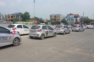 Cần sớm công khai các tiêu chuẩn cấp phù hiệu bổ sung xe taxi
