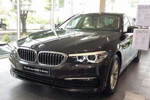 Các hãng xe giảm mạnh mỗi ngày, cuộc đua chưa dừng lại