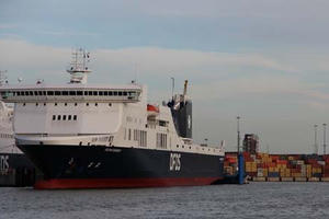 Nổ lớn xảy ra, phà chở 355 người bốc cháy trên biển Baltic