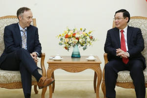 Phó Thủ tướng Vương Đình Huệ tiếp Phó Chủ tịch Nike