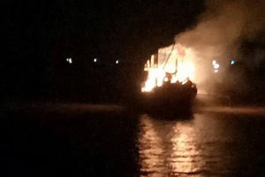 Thanh Hóa: Tàu cá ngư dân Hậu Lộc bị thiêu rụi lúc nửa đêm