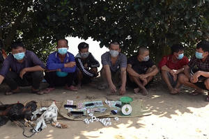 Bắt đá gá ăn tiền, phát hiện 3 đối tượng dương tính Covid-19