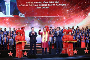 Phó thủ tướng Vương Đình Huệ trao giải cho 10 doanh nhân trẻ Sao Đỏ xuất sắc nhất năm 2019