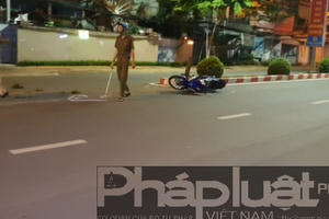 Bình Dương: Tông dải phân cách trong đêm, nam thanh niên bị thương nặng