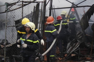 Cháy lớn trong Làng Đại Học, thiệt hại hàng trăm triệu đồng